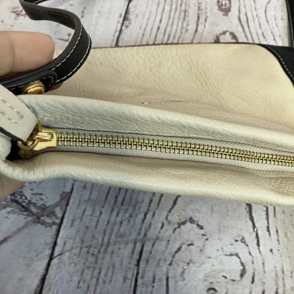 B. Makowsky Handbag Beige Black Leather‎ Crossbody Bag Purse